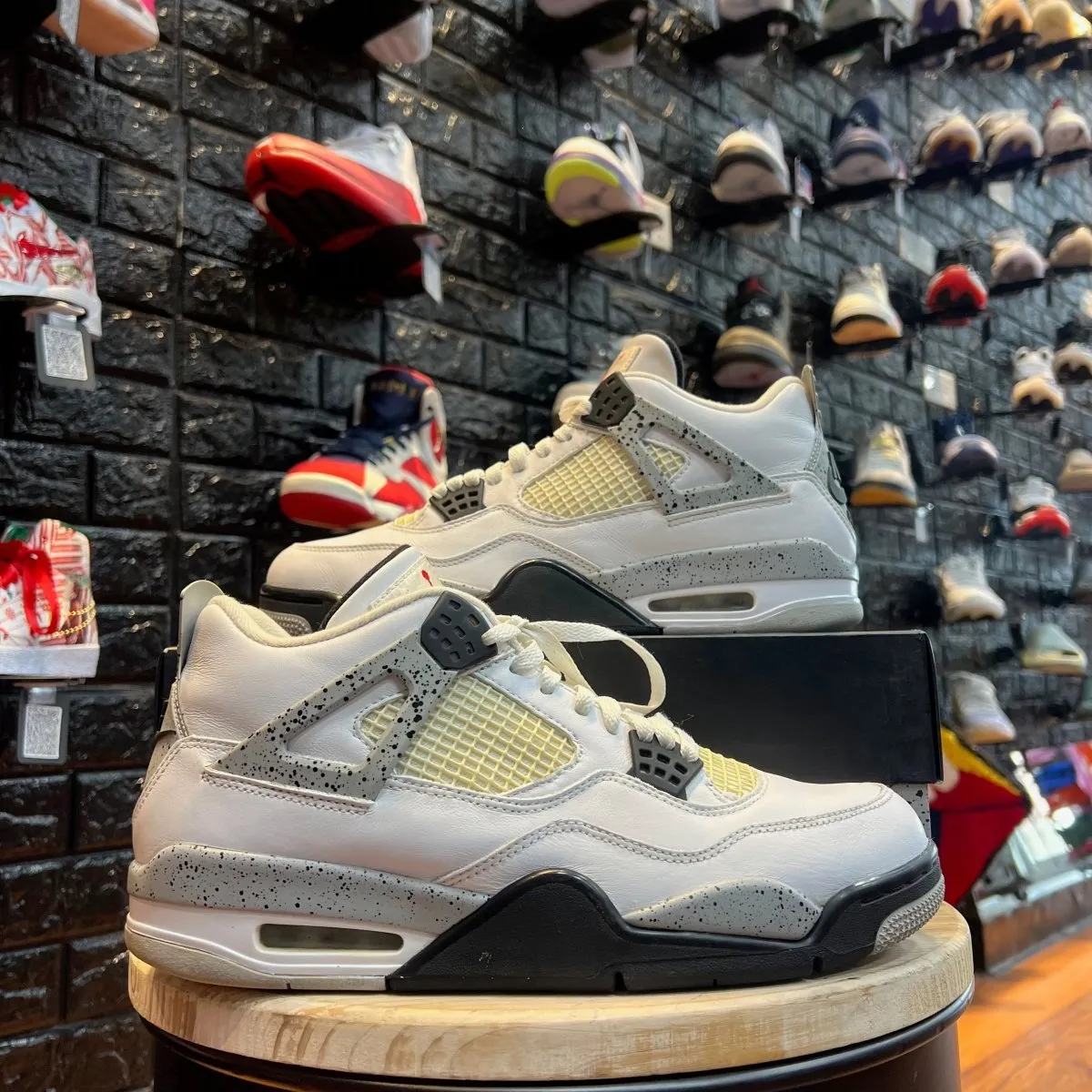 Air Jordan 4 Retro OG 'White Cement' 2016 - Gently Enjoyed (Used) Men 10.5